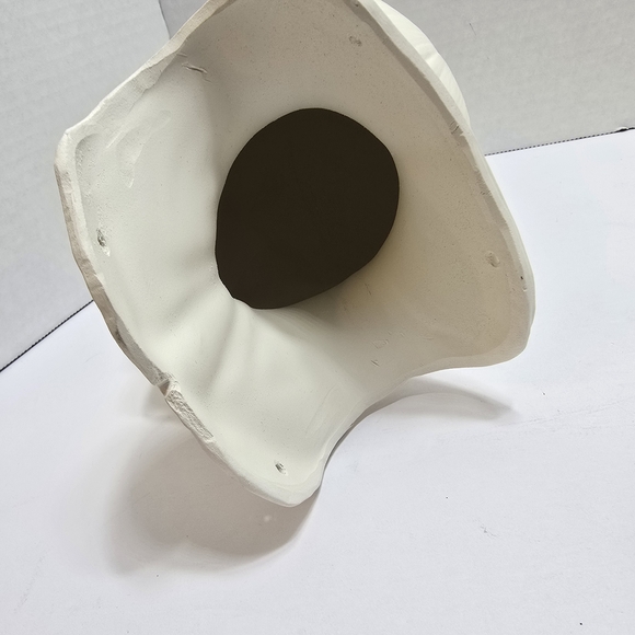 Elegant Cream Bust Sculpture Pair - Picture 9 of 10